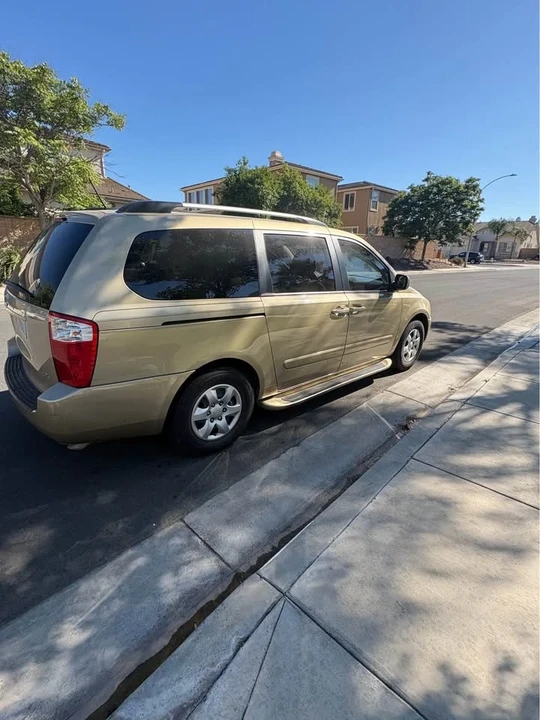 2009 Kia Carnival - Image 3 of 6