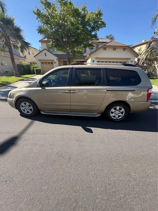 2009 Kia Carnival - Image 4 of 6