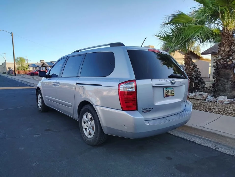 2009 Kia Carnival - Image 3 of 13