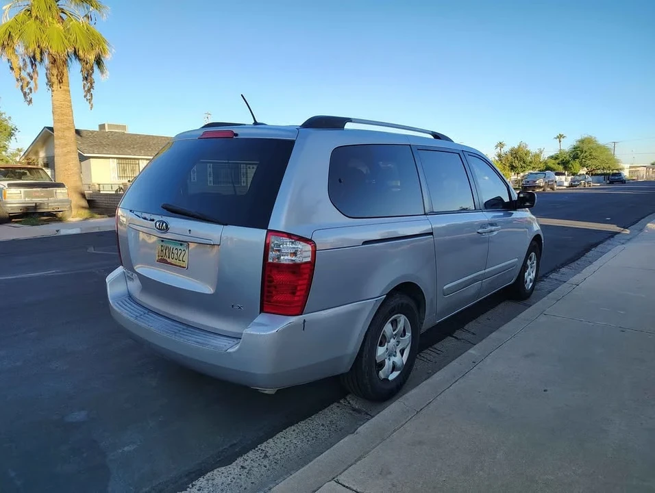 2009 Kia Carnival - Image 5 of 13