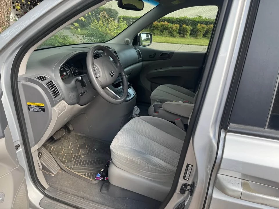 2009 Kia Carnival - Image 2 of 9