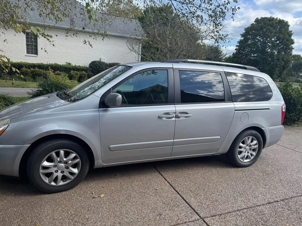 2009 Kia Carnival - Image 4 of 9