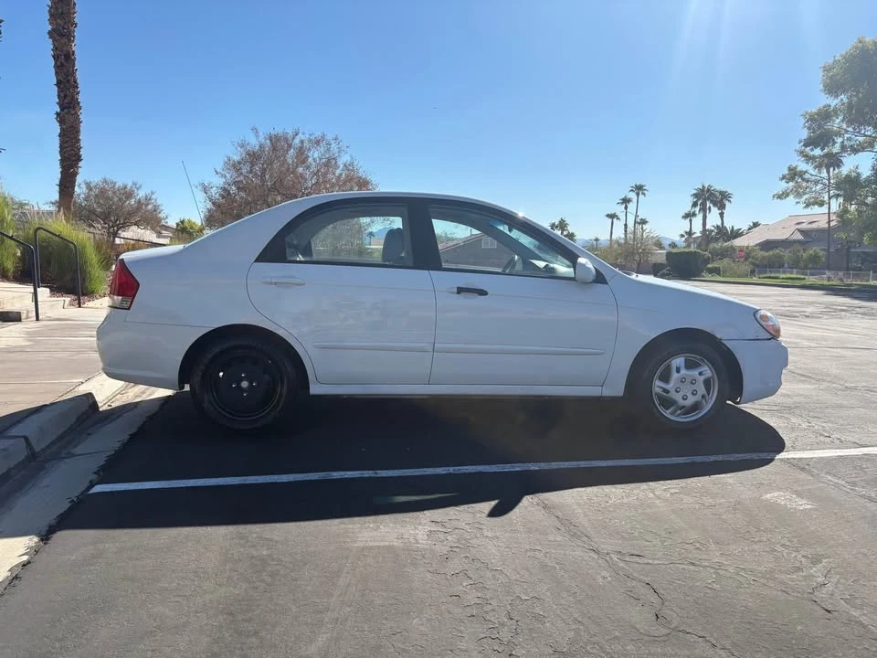 2009 Kia Spectra - Image 5 of 8