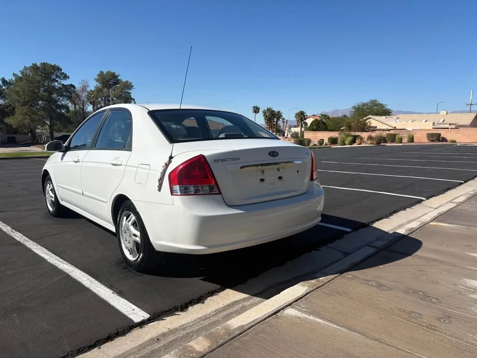 2009 Kia Spectra - Image 3 of 8