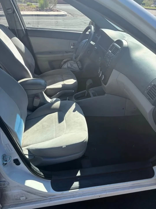 2009 Kia Spectra - Image 7 of 8