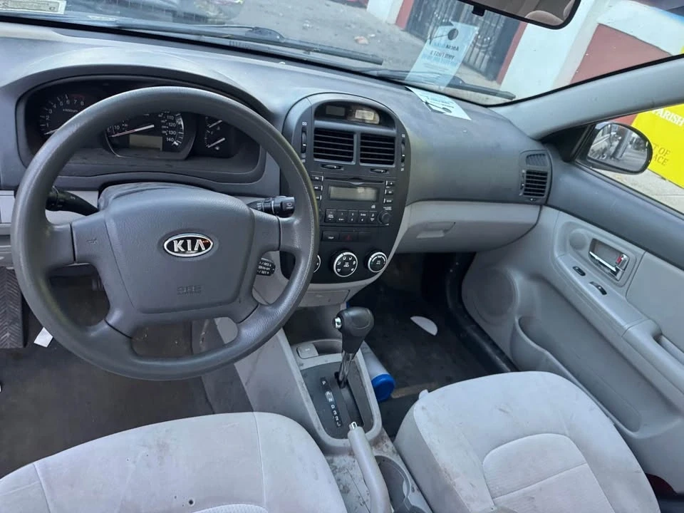 2009 Kia Spectra - Image 7 of 8