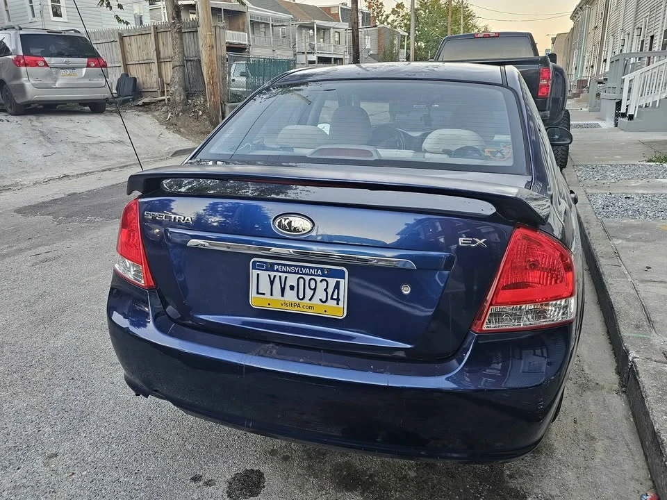 2009 Kia Spectra - Image 2 of 4