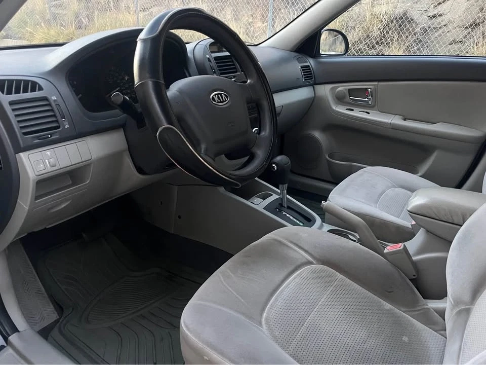 2009 Kia Spectra - Image 7 of 8