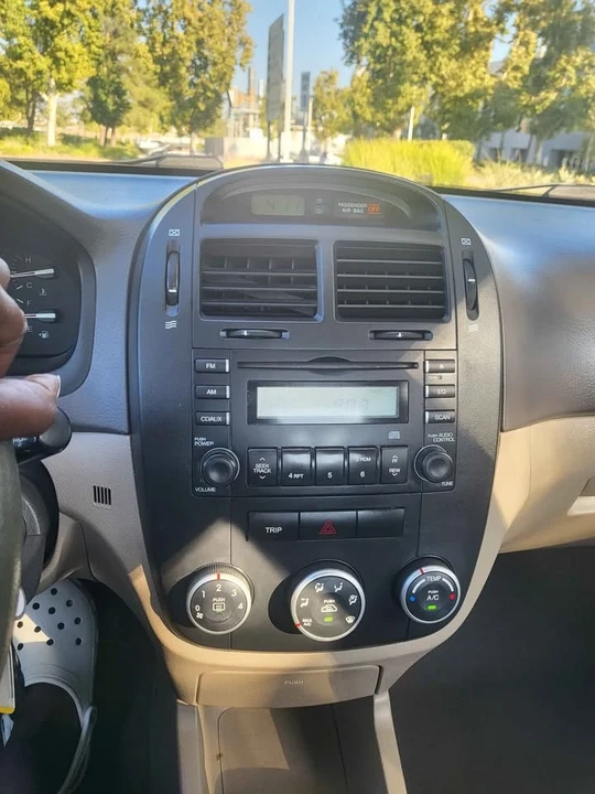 2009 Kia Spectra - Image 9 of 12