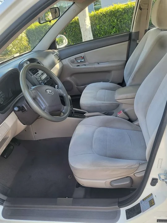 2009 Kia Spectra - Image 7 of 12
