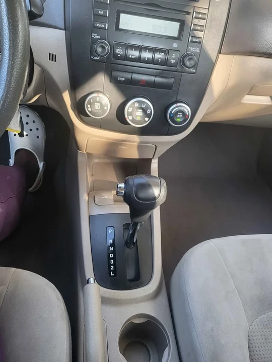 2009 Kia Spectra - Image 8 of 12