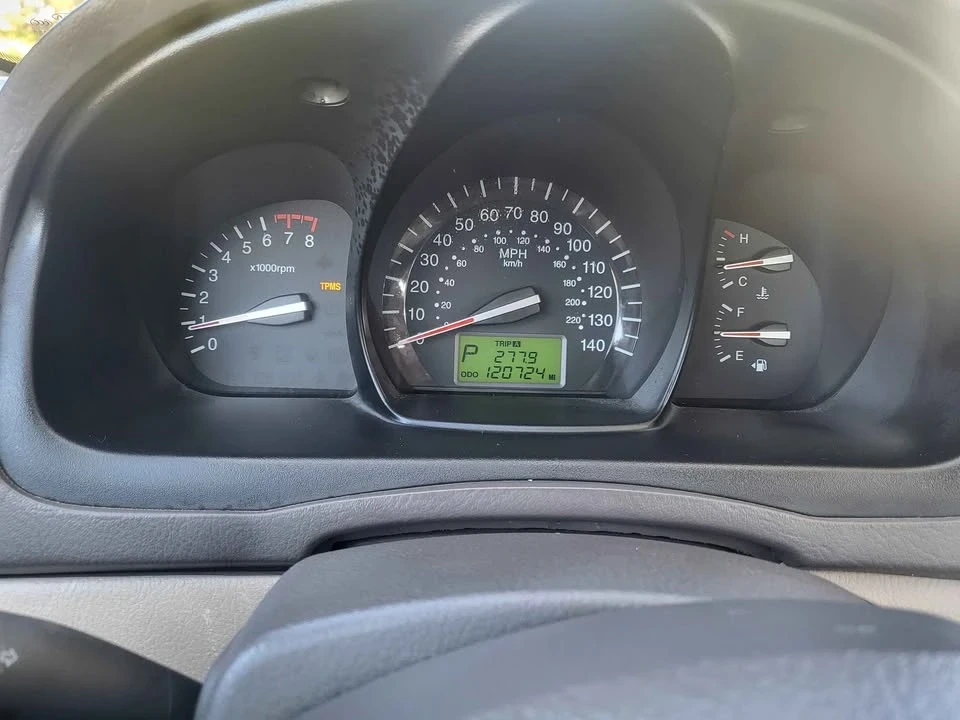 2009 Kia Spectra - Image 10 of 12