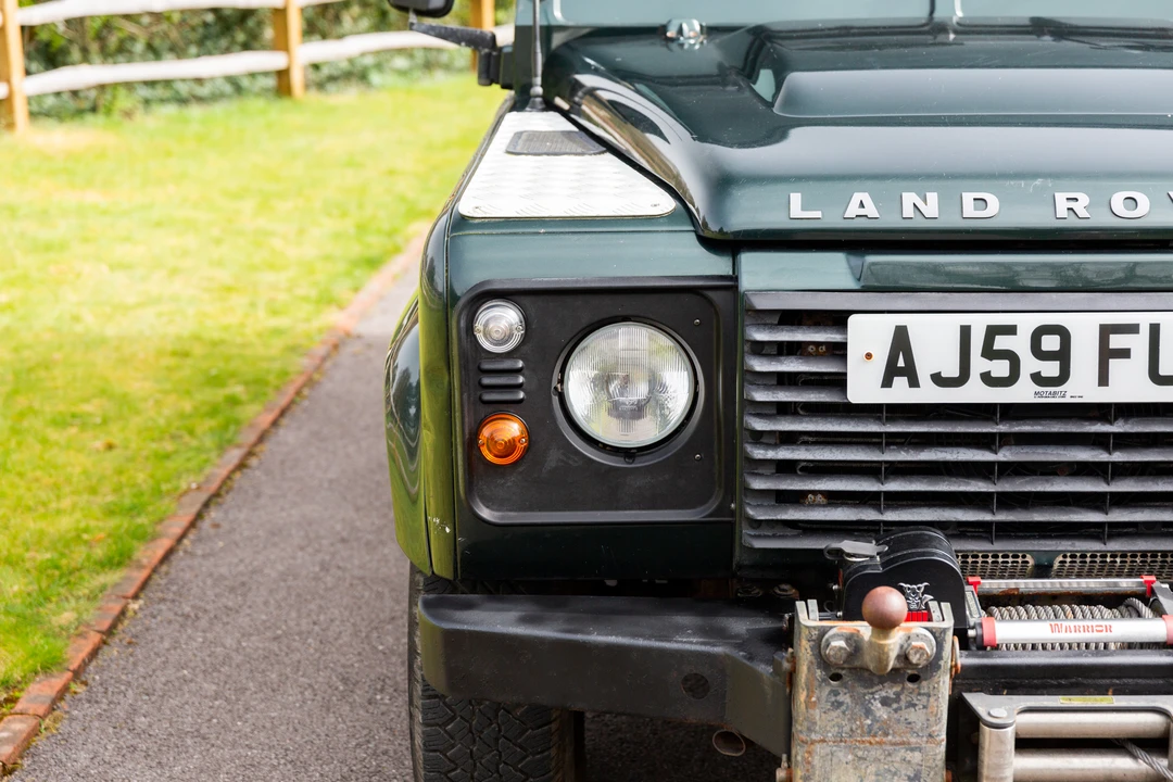 2009 Land Rover Defender 110 - Image 11 of 31