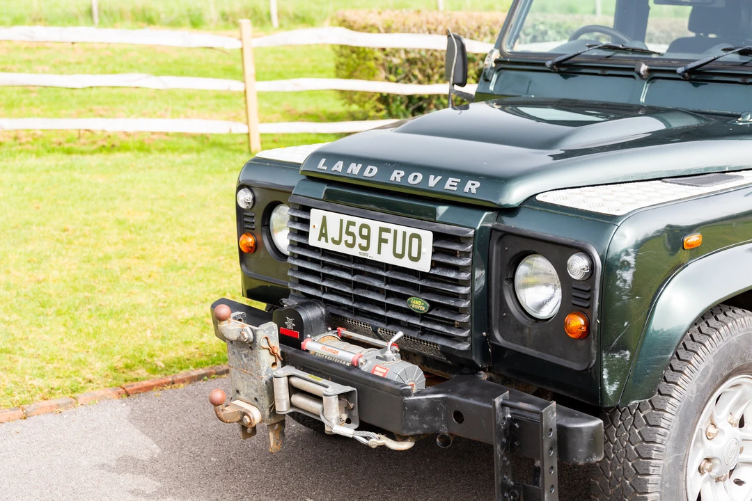 2009 Land Rover Defender 110 - Image 17 of 31