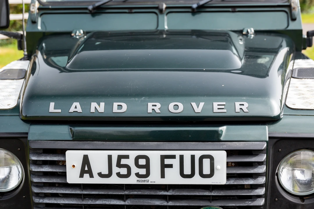 2009 Land Rover Defender 110 - Image 18 of 31