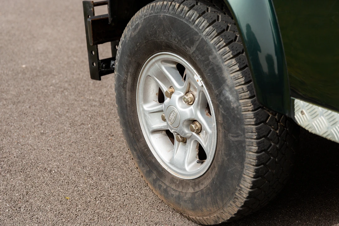 2009 Land Rover Defender 110 - Image 25 of 31