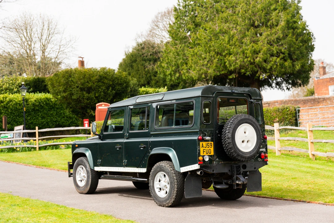 2009 Land Rover Defender 110 - Image 4 of 31