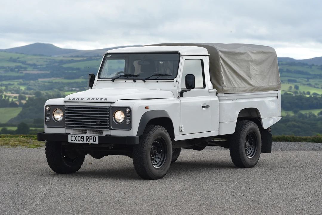 2009 Land Rover Defender 110 - Image 2 of 31