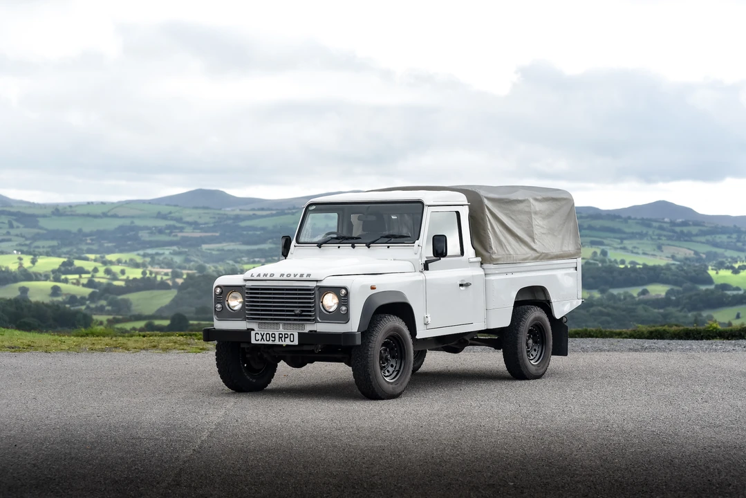 2009 Land Rover Defender 110 - Image 4 of 31
