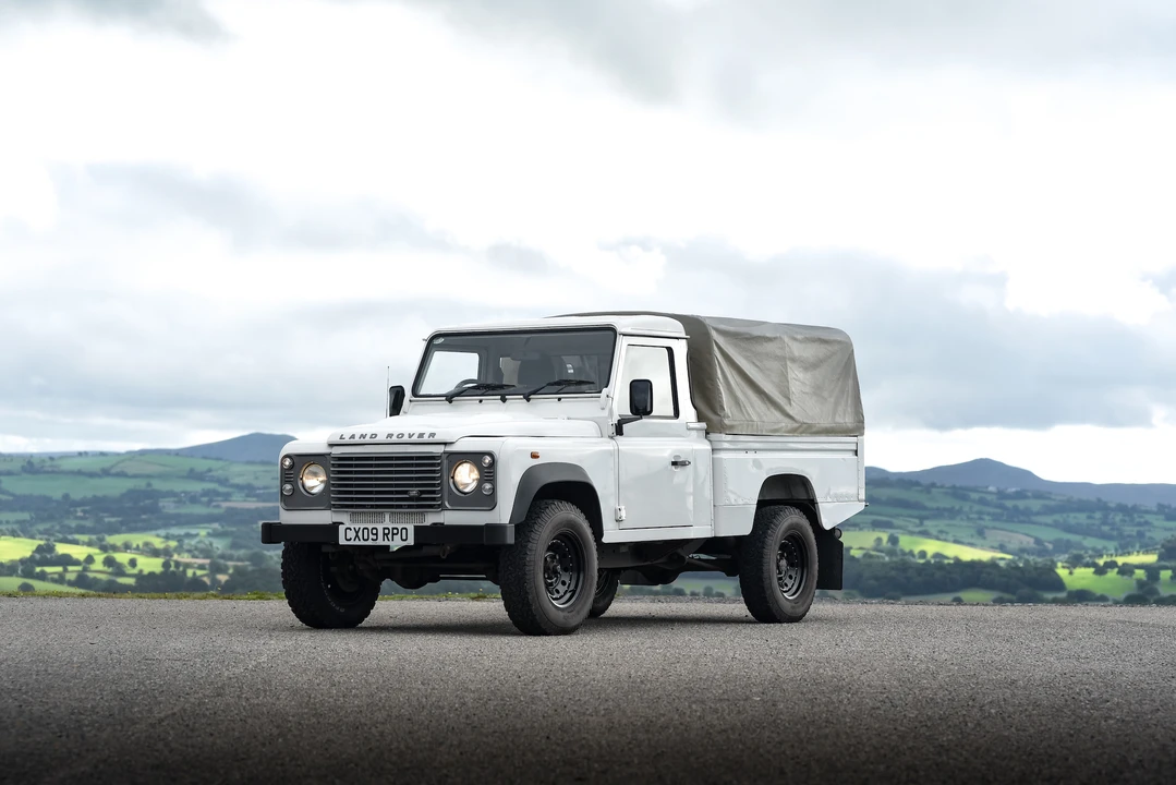2009 Land Rover Defender 110 - Image 21 of 31