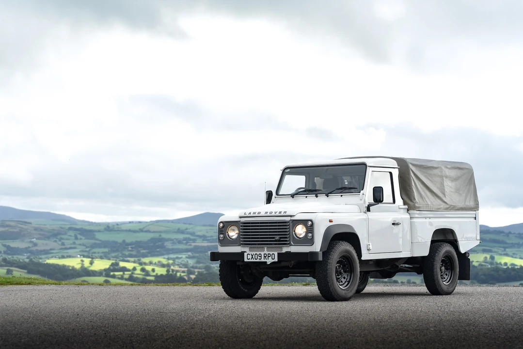 2009 Land Rover Defender 110 - Image 20 of 31