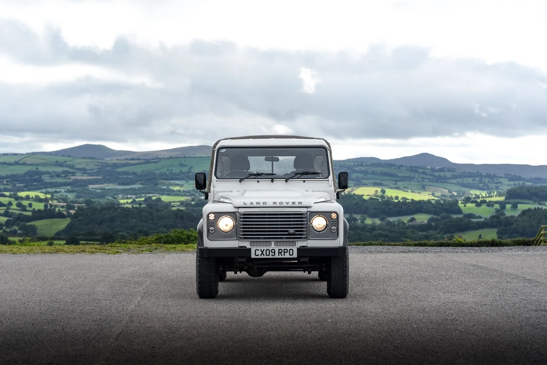 2009 Land Rover Defender 110 - Image 3 of 31