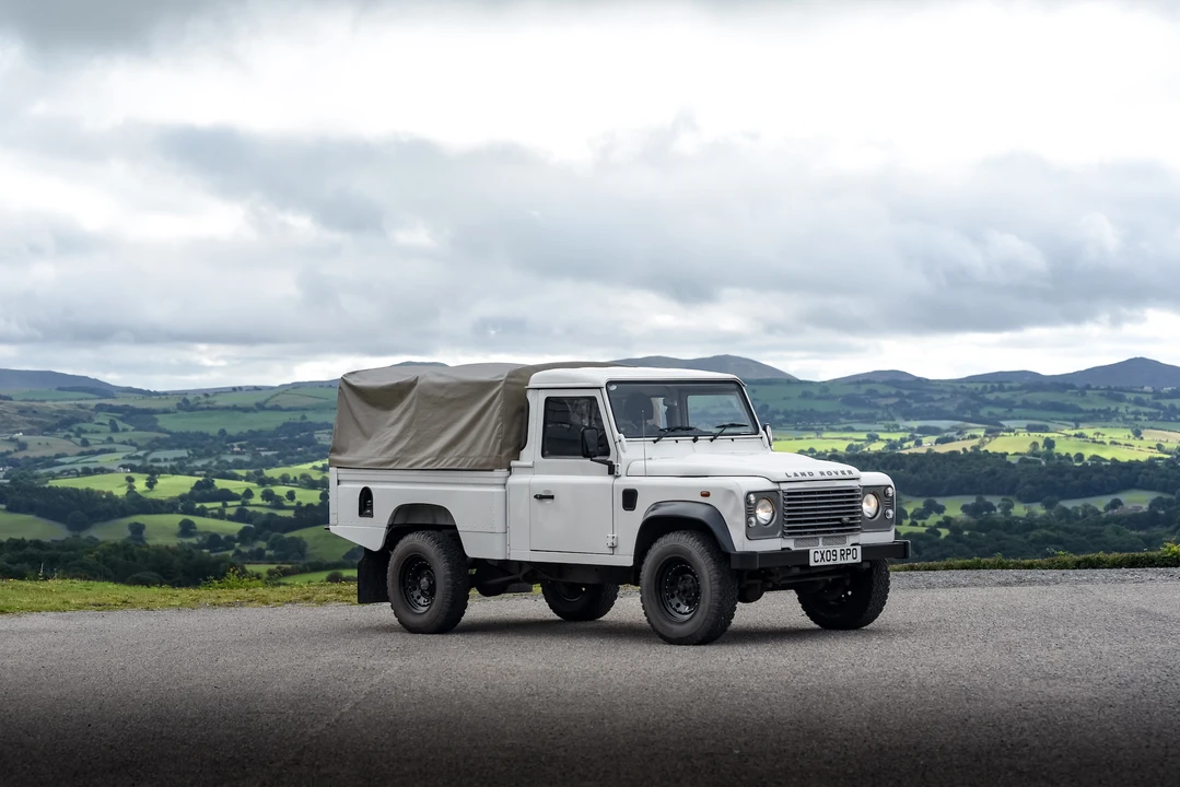 2009 Land Rover Defender 110 - Image 22 of 31