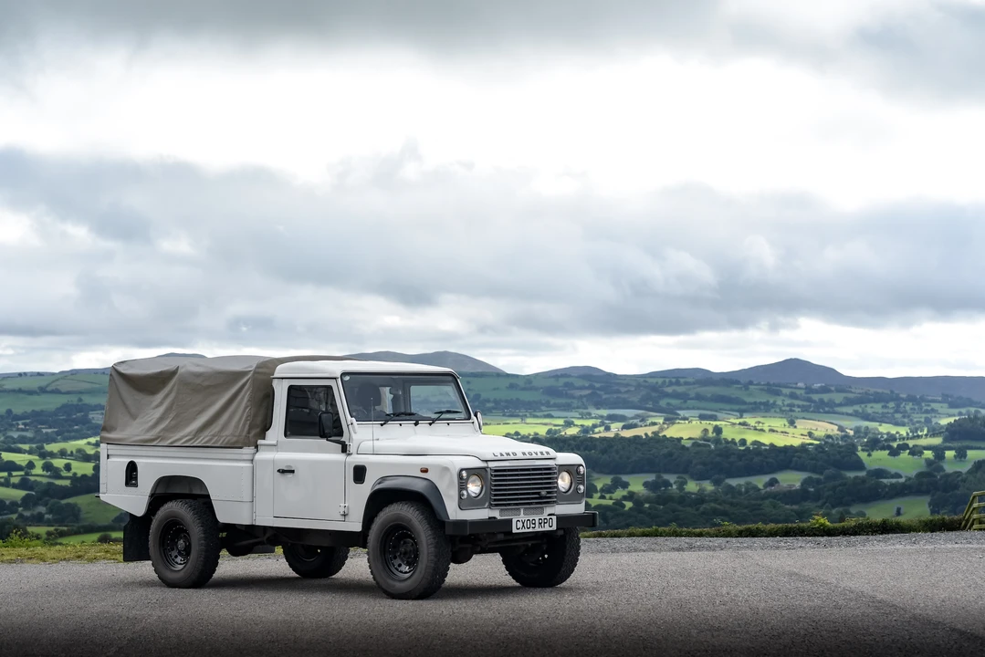 2009 Land Rover Defender 110 - Image 23 of 31