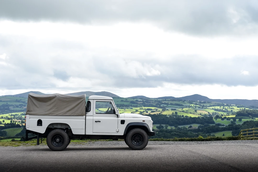 2009 Land Rover Defender 110 - Image 24 of 31