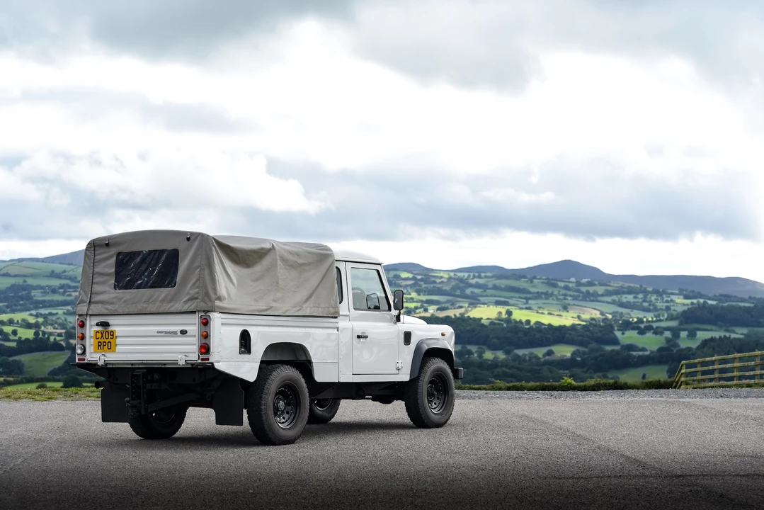 2009 Land Rover Defender 110 - Image 26 of 31