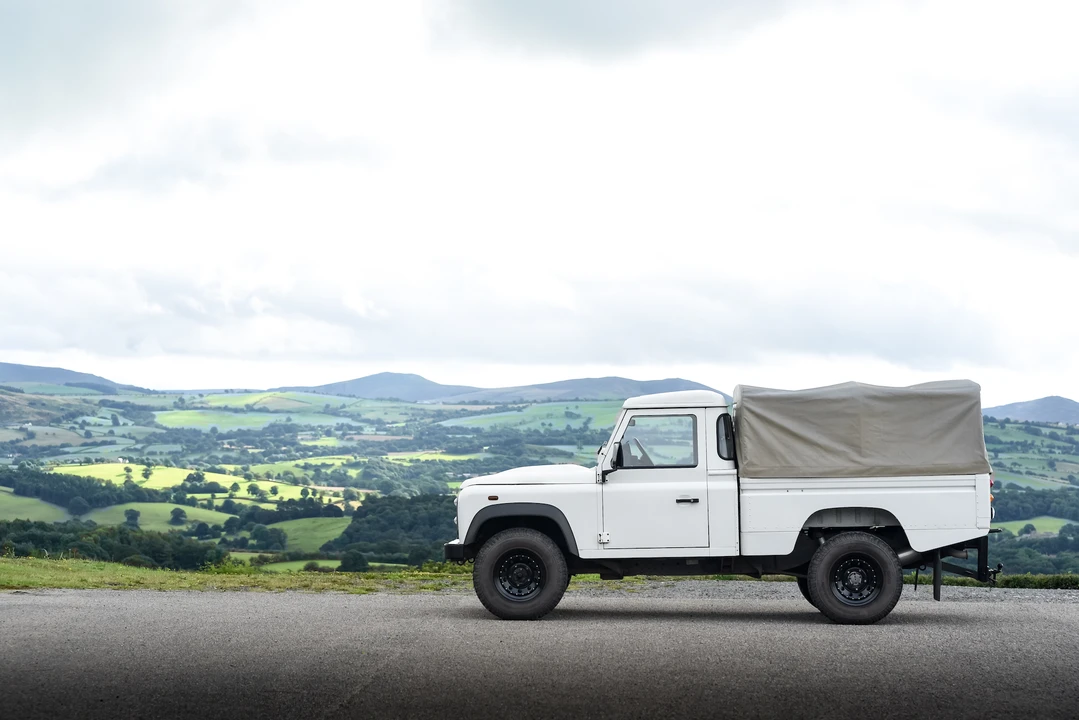 2009 Land Rover Defender 110 - Image 30 of 31