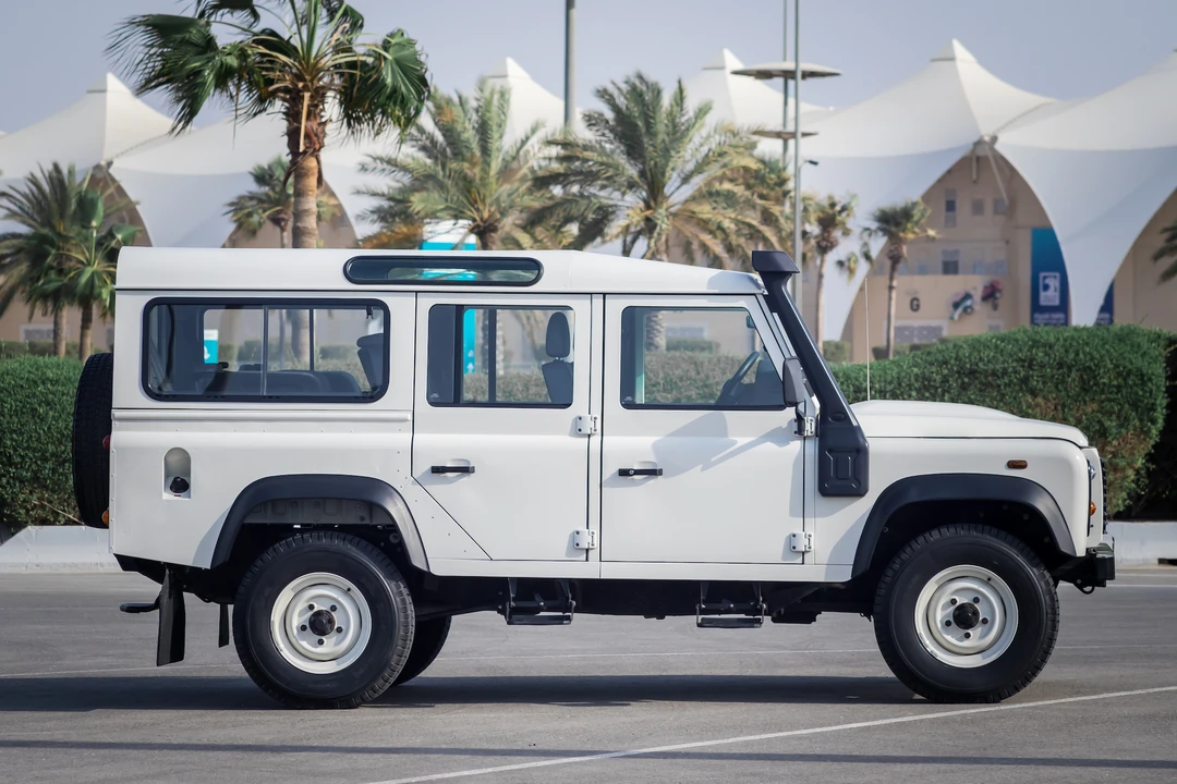 2009 Land Rover Defender 110 - Image 7 of 31