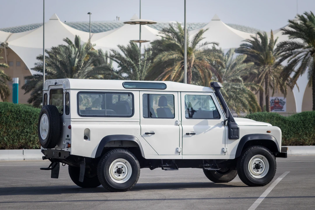 2009 Land Rover Defender 110 - Image 8 of 31