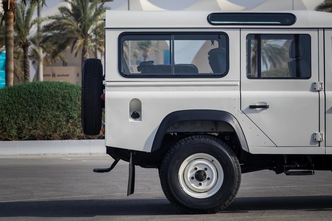 2009 Land Rover Defender 110 - Image 10 of 31