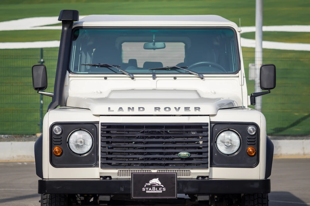 2009 Land Rover Defender 110 - Image 11 of 31