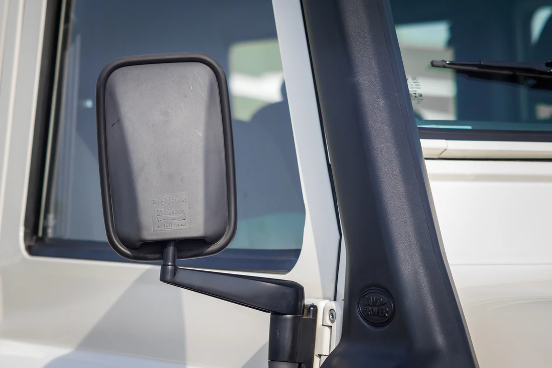 2009 Land Rover Defender 110 - Image 14 of 31