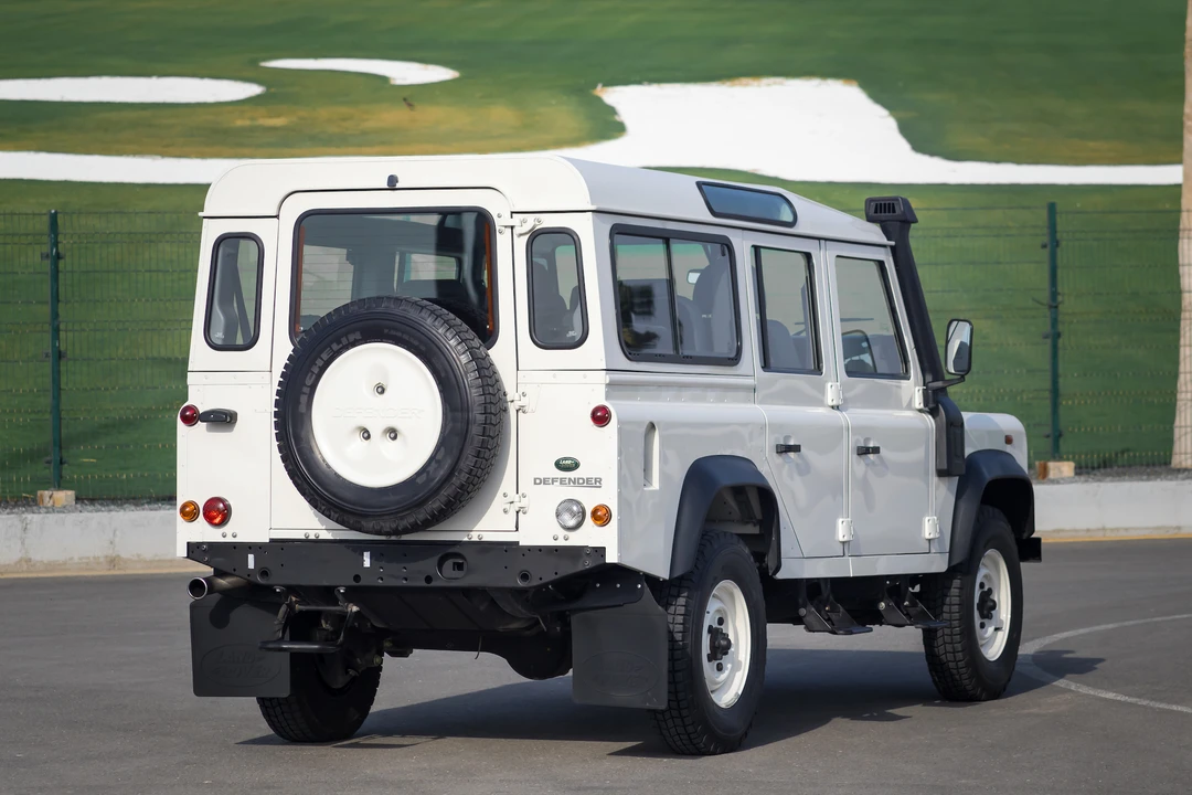 2009 Land Rover Defender 110 - Image 16 of 31