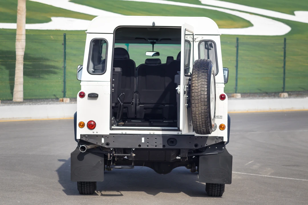 2009 Land Rover Defender 110 - Image 18 of 31
