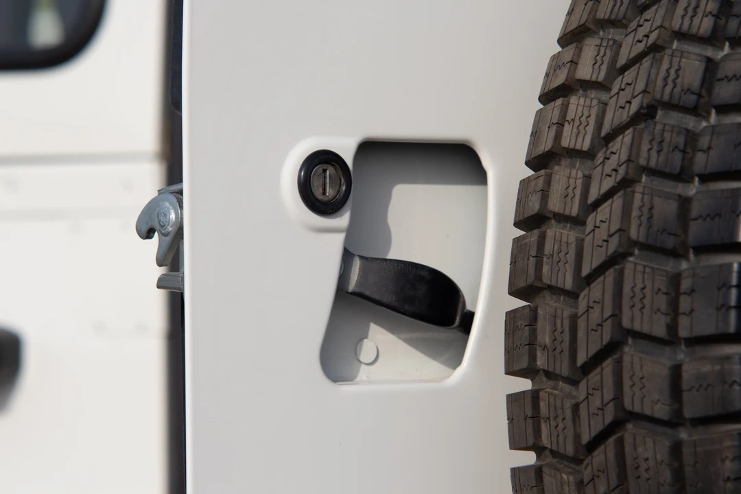 2009 Land Rover Defender 110 - Image 28 of 31