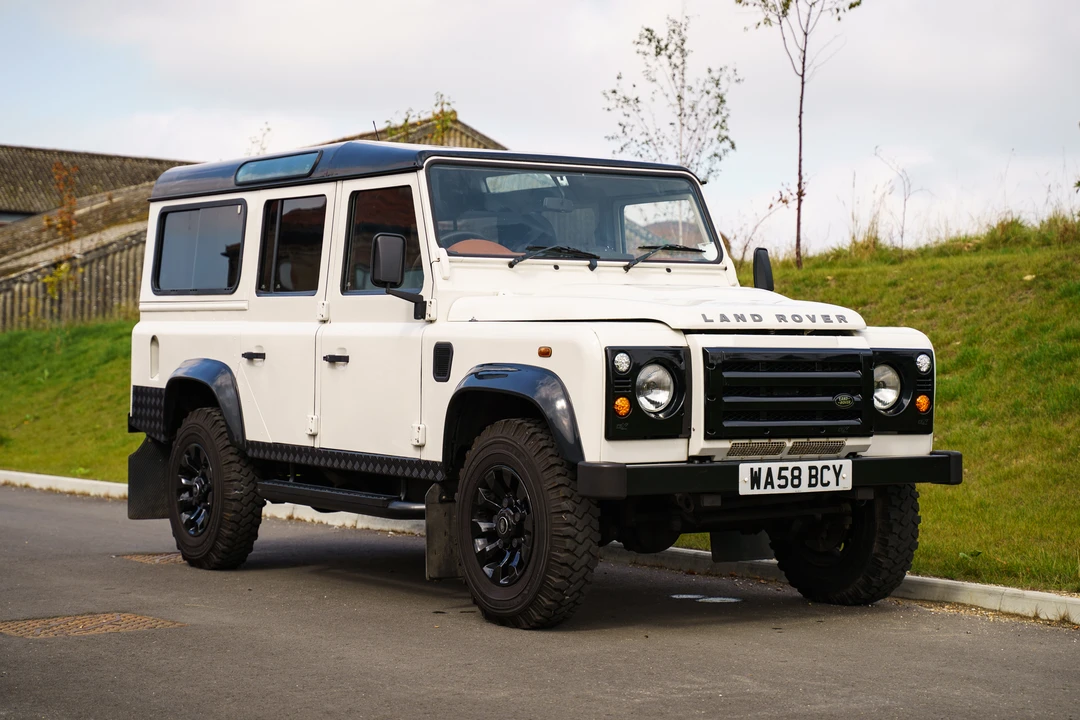2009 Land Rover Defender 110 - Image 5 of 31