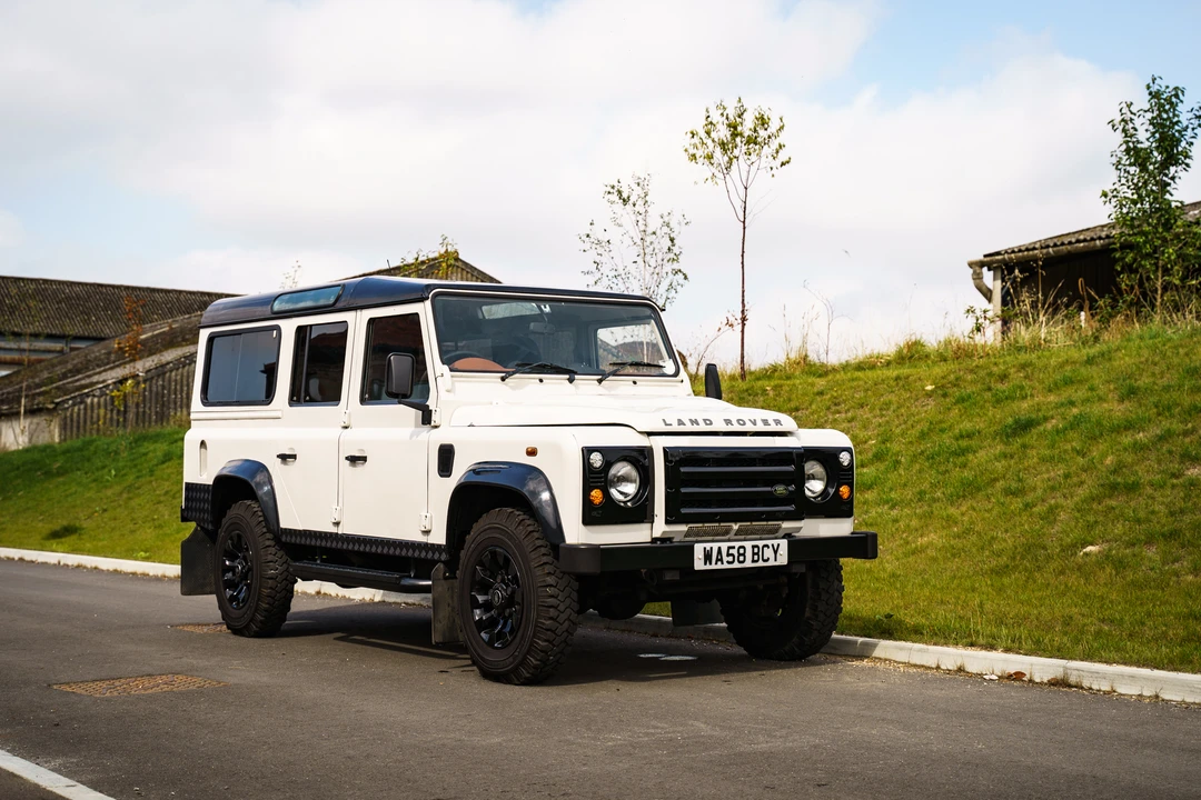 2009 Land Rover Defender 110 - Image 12 of 31