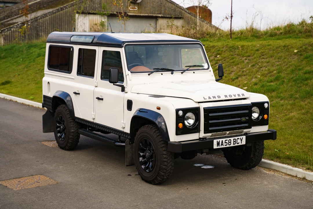 2009 Land Rover Defender 110 - Image 13 of 31