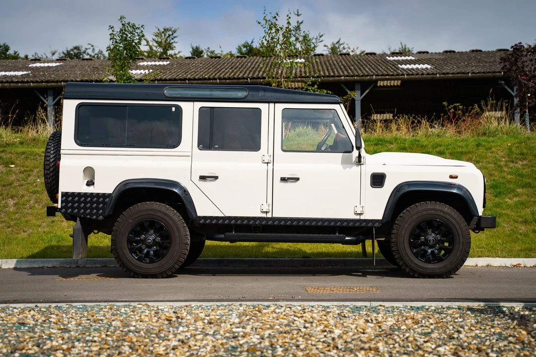 2009 Land Rover Defender 110 - Image 6 of 31