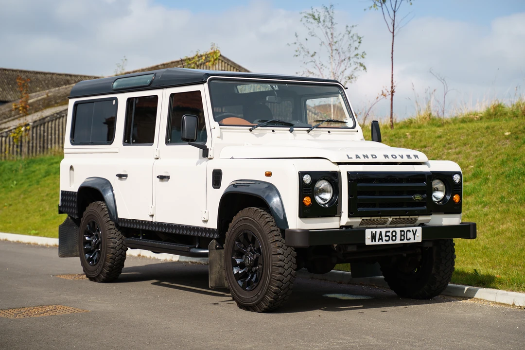2009 Land Rover Defender 110 - Image 15 of 31