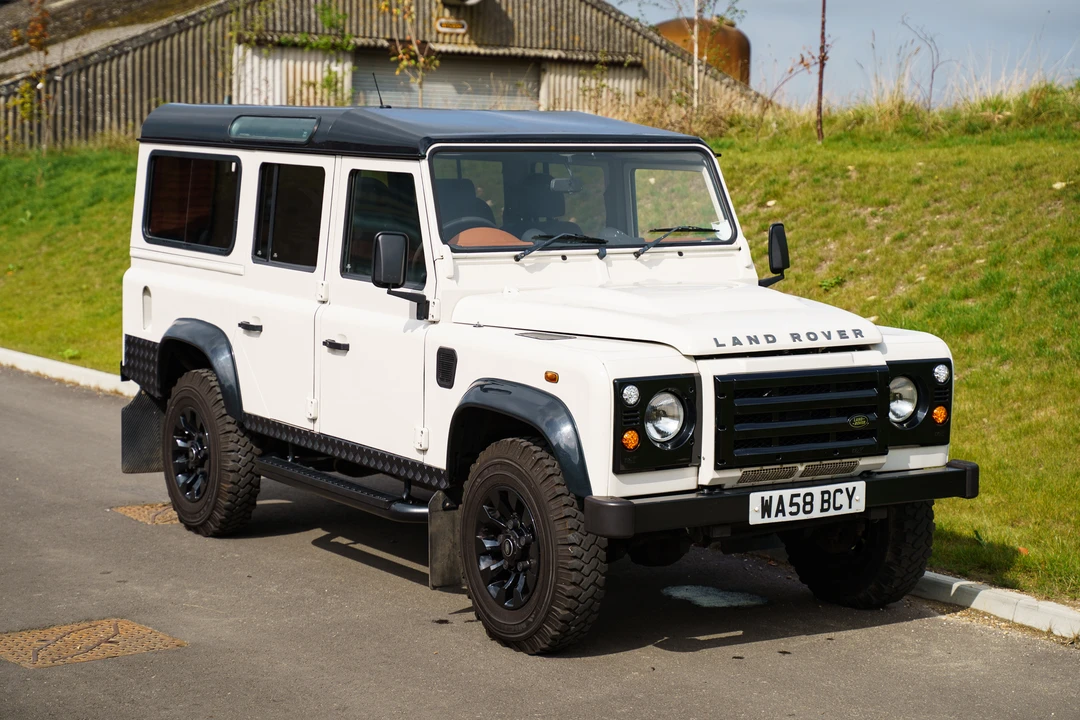 2009 Land Rover Defender 110 - Image 16 of 31