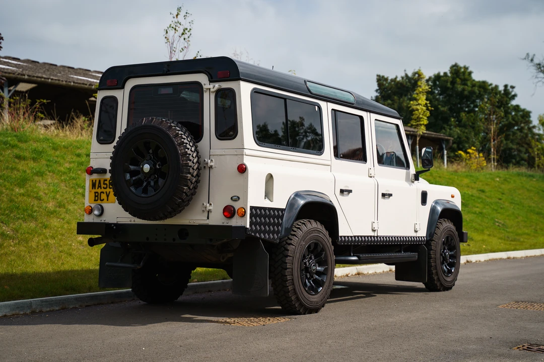 2009 Land Rover Defender 110 - Image 7 of 31