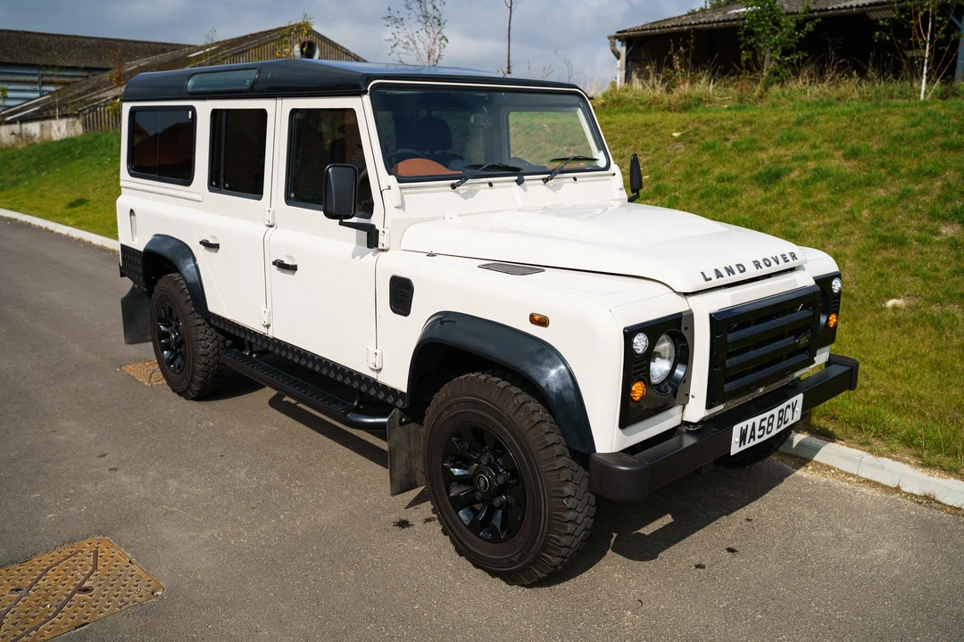 2009 Land Rover Defender 110 - Image 19 of 31