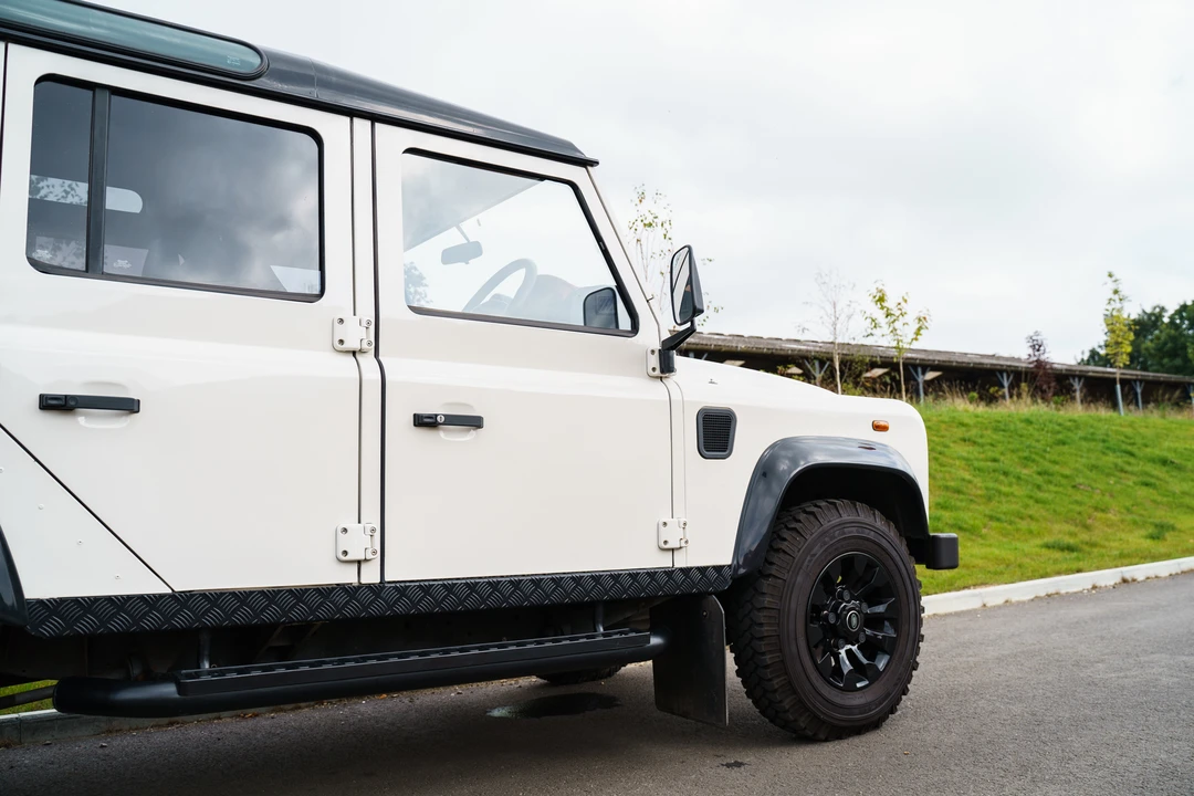2009 Land Rover Defender 110 - Image 20 of 31