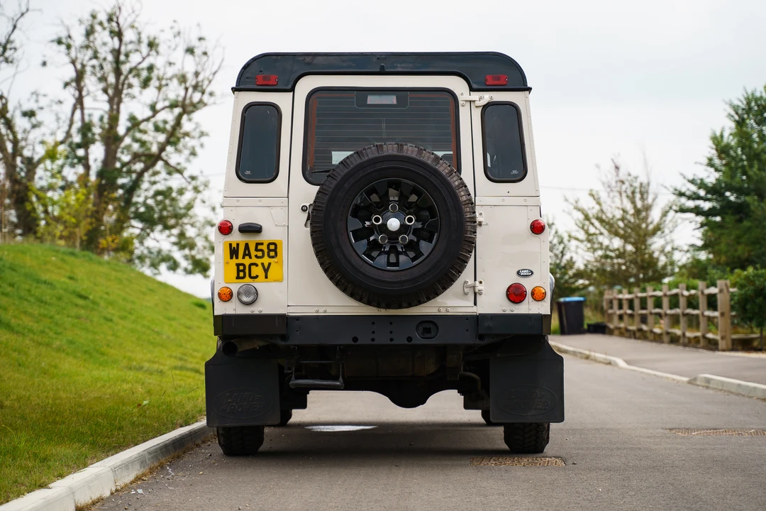 2009 Land Rover Defender 110 - Image 22 of 31