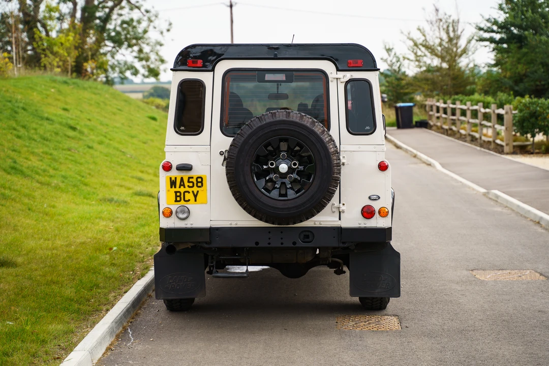 2009 Land Rover Defender 110 - Image 8 of 31